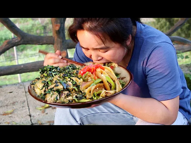 苗大姐偷鹅蛋,做苗族特色“烤毛辣茄”,米饭和菜嗦嗦吃太过瘾!【苗阿朵美食】